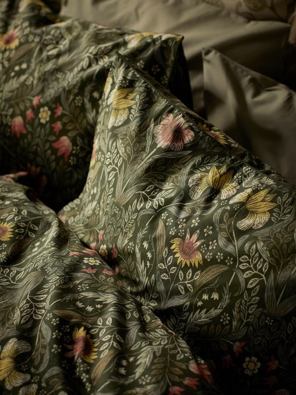 Floral Garden Dark Green Duvet Cover Set - Full/Queen